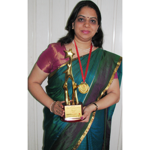 Best Entrepreneur  Award to Janhavi Sapre